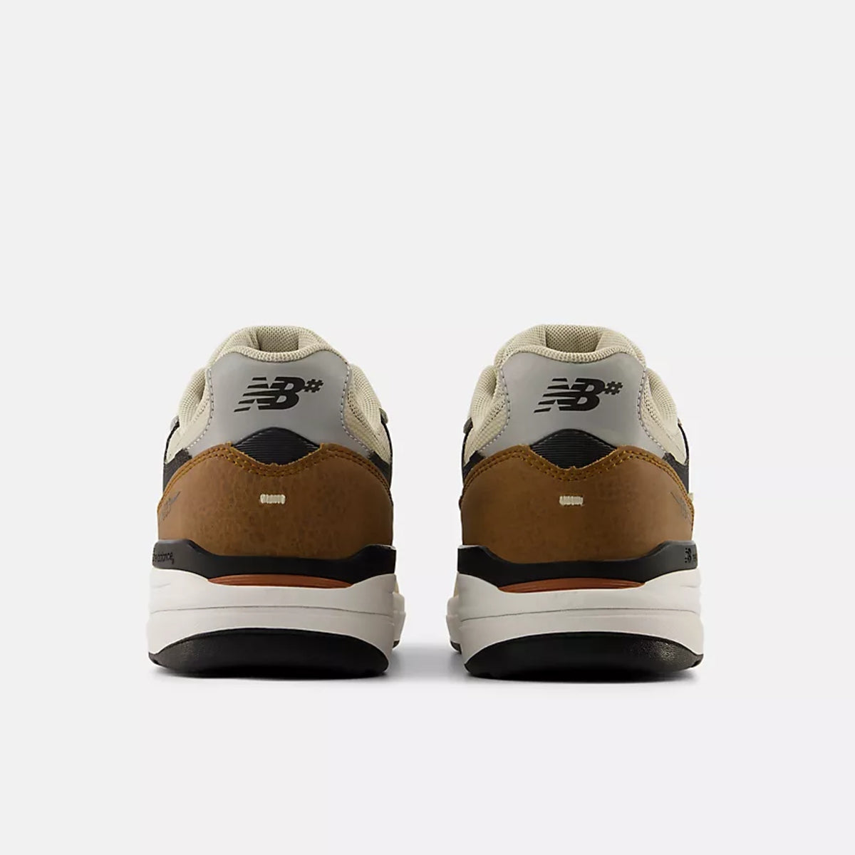 New Balance Numeric Andrew Reynolds 933 Quicksand/Sea Salt